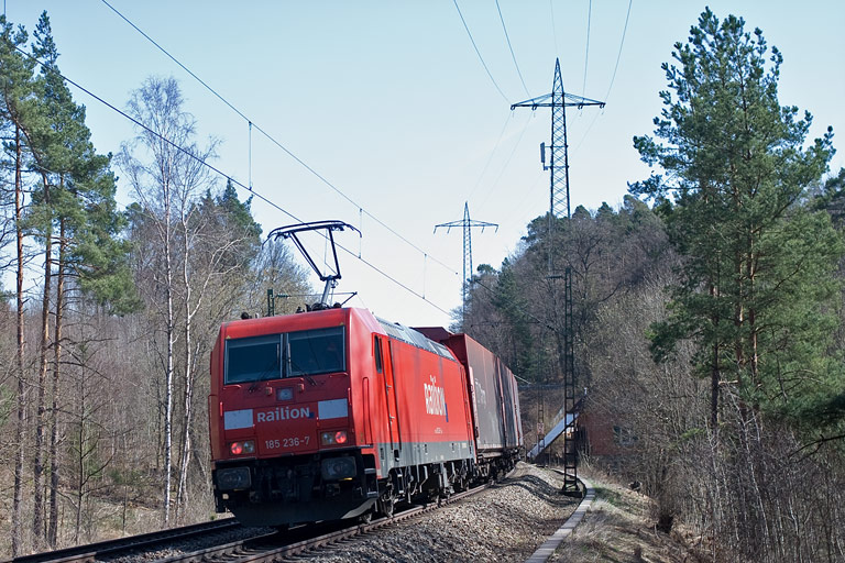 185 236 mit CSQ 60080 bei km 19,2 (April 2010)