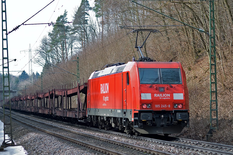 185 245 mit FZ 56165 bei km 18,8 (M&auml;rz 2010)
