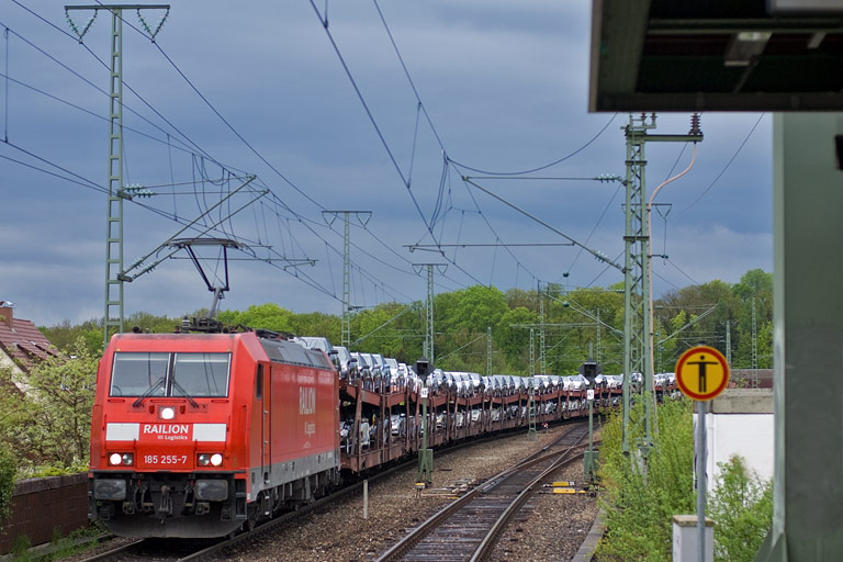 185 255 mit CSQ 60084 bei km 16,8 (Mai 2010)