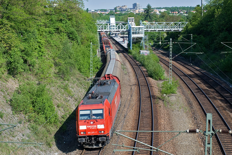 185 255 mit FE 44689 bei km 14,4 (Mai 2010)