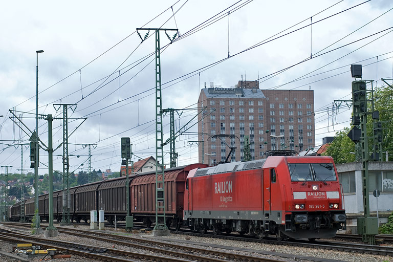 185 261 mit FE 44698 bei km 15,6 (Mai 2010)