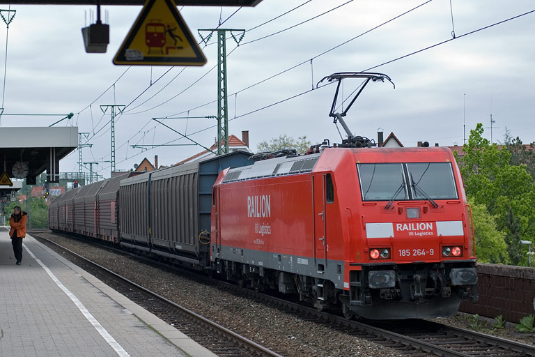 185 264 mit CSQ 60084 bei km 16,8 (Mai 2010)