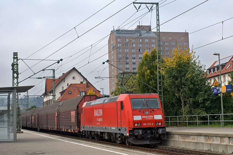 185 270 mit FZ 56165 bei km 15,6 (Oktober 2010)