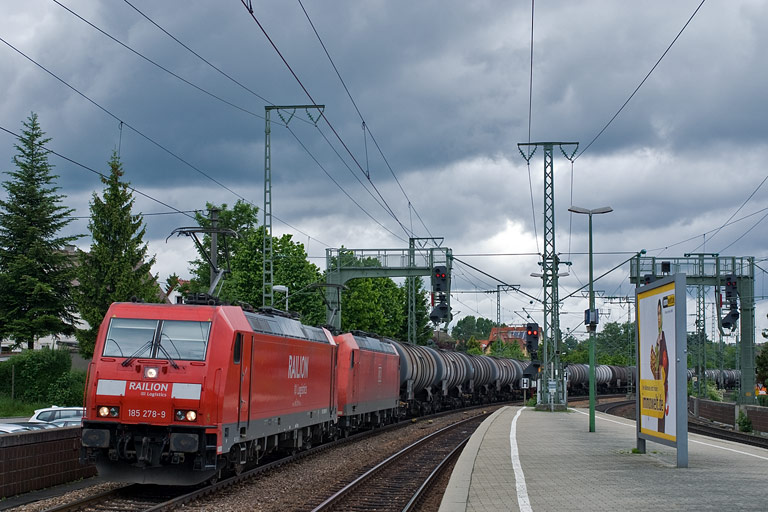185 278 und 185 054 bei km 16,6 (Mai 2010)