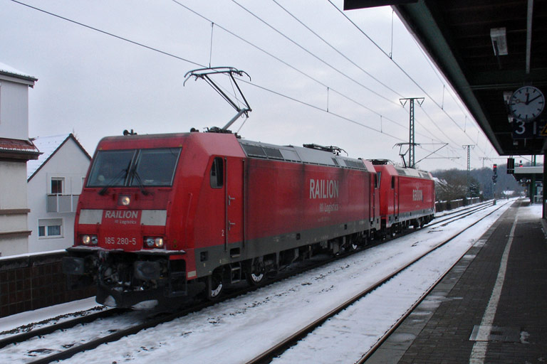 185 280 und 185 208 bei km 16,8 (M&auml;rz 2010)