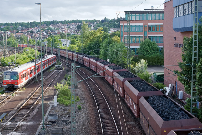 185 292 und Lok der Baureihe 185 mit CFP 47396 bei km 16,0 (Mai 2010)