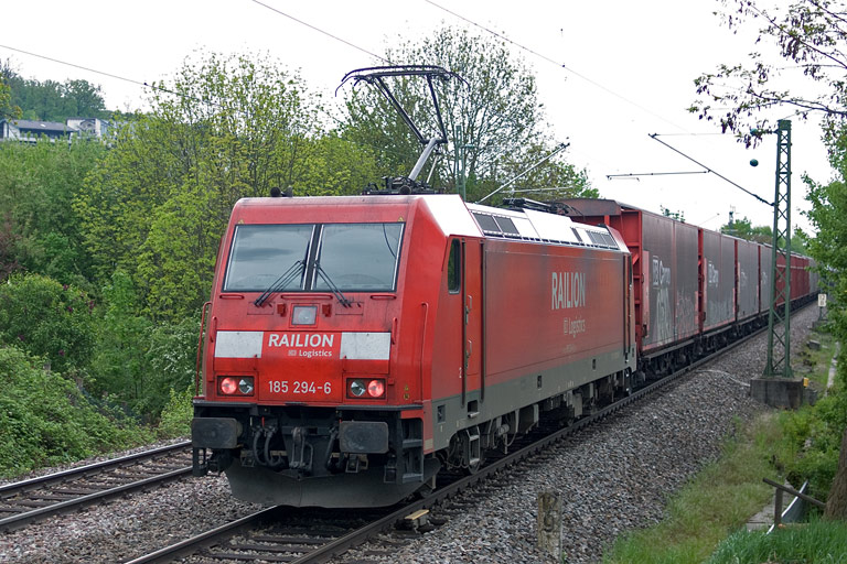 185 294 mit CSQ 60082 bei km 12,8 (Mai 2010)