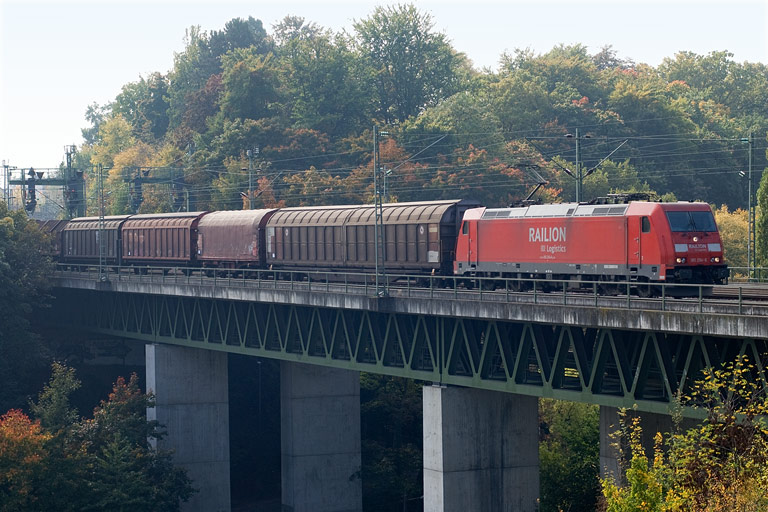 185 294 mit FE 44696 bei km 14,6 (Oktober 2010)