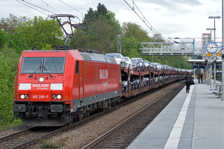185 299 mit CSQ 60084 bei km 14,2 (Mai 2010)