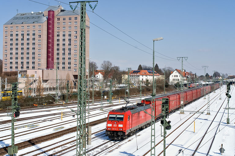 185 341 mit CSQ 60080 bei km 15,8 (M&auml;rz 2010)