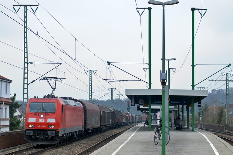185 378 mit FE 44696 bei km 16,8 (April 2010)
