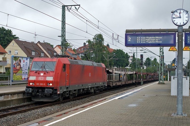 185 386 mit FZ 56165 bei km 15,6 (Juli 2010)