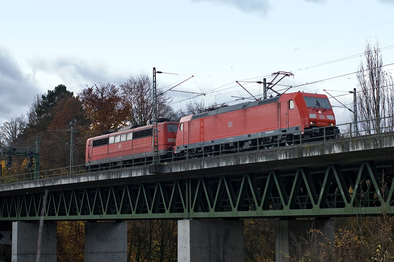 185 394 und 151 146 bei km 14,6 (November 2010)
