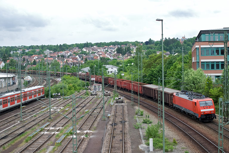 189 018 mit FZT 56173 bei km 16,0 (Mai 2010)