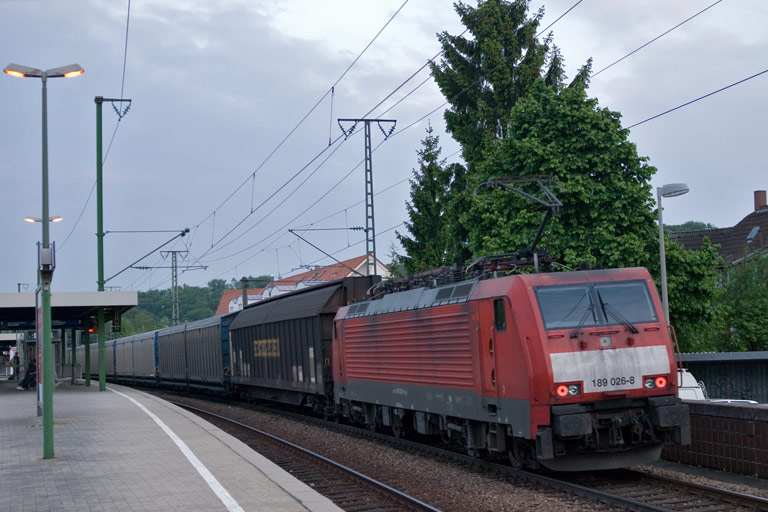 189 026 mit CS 61781 bei km 16,8 (Mai 2010)