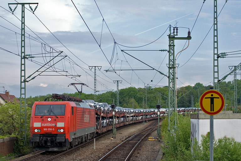 189 056 mit CSQ 60084 bei km 16,8 (Mai 2010)