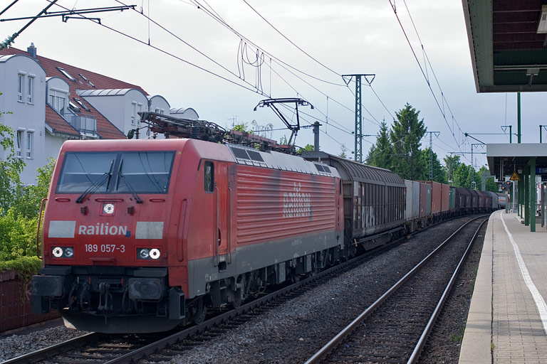 189 057 mit FZT 56173 bei km 16,8 (Mai 2010)