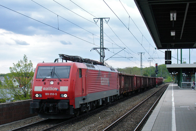 189 059 mit FZT 56164 bei km 16,8 (April 2010)