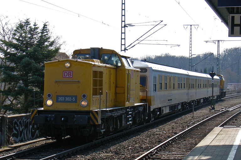 203 302 mit NbZ 92446 bei km 16,8 (M&auml;rz 2010)