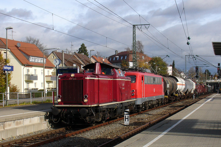 212 084 und 110 281 bei km 15,6 (November 2010)