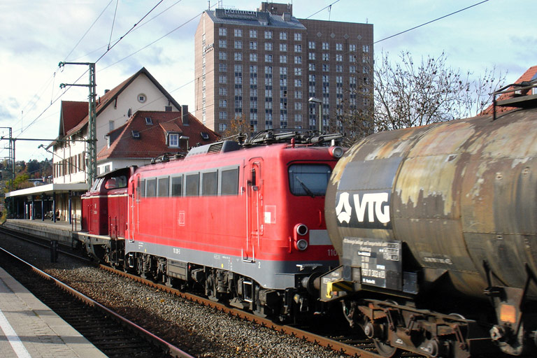 212 084 und 110 281 bei km 15,6 (November 2010)