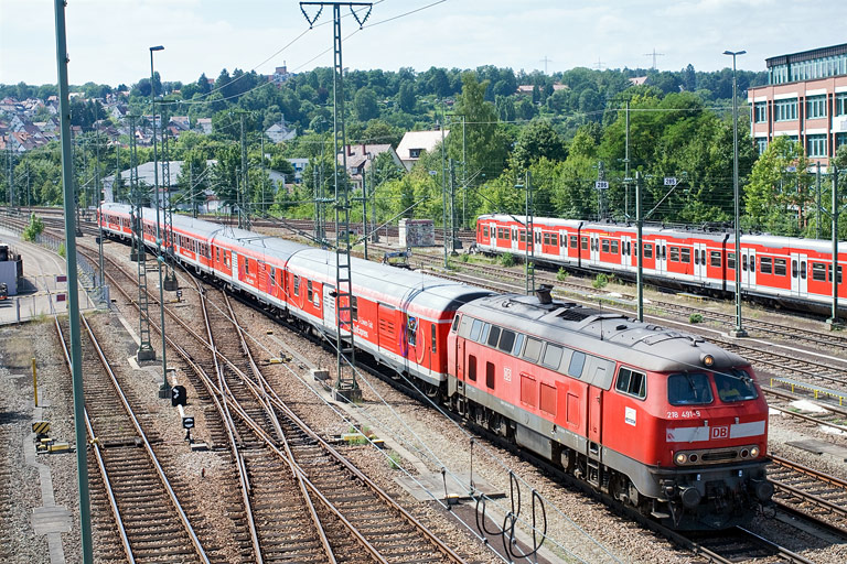 218 491 mit RE 31501 bei km 16,0 (August 2010)