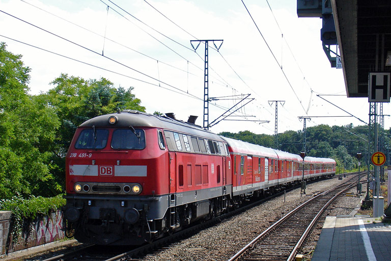 218 491 mit RE 31501 bei km 16,8 (August 2010)