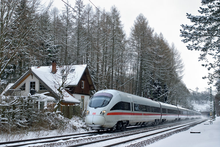 Baureihe 411 (Tz 1181) als ICE 185 bei km 18,2 (Februar 2010)