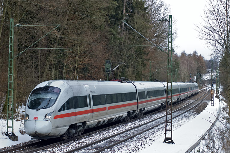 Baureihe 411 als ICE 185 bei km 18,6 (Februar 2010)