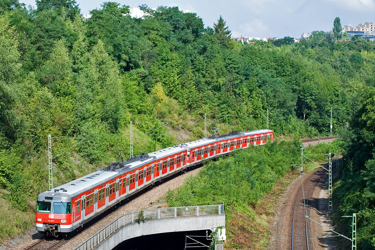 Baureihe 420 als RE 19607 bei km 13,8 (August 2010)