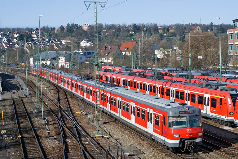 Baureihe 420 bei km 16,0 (April 2010)