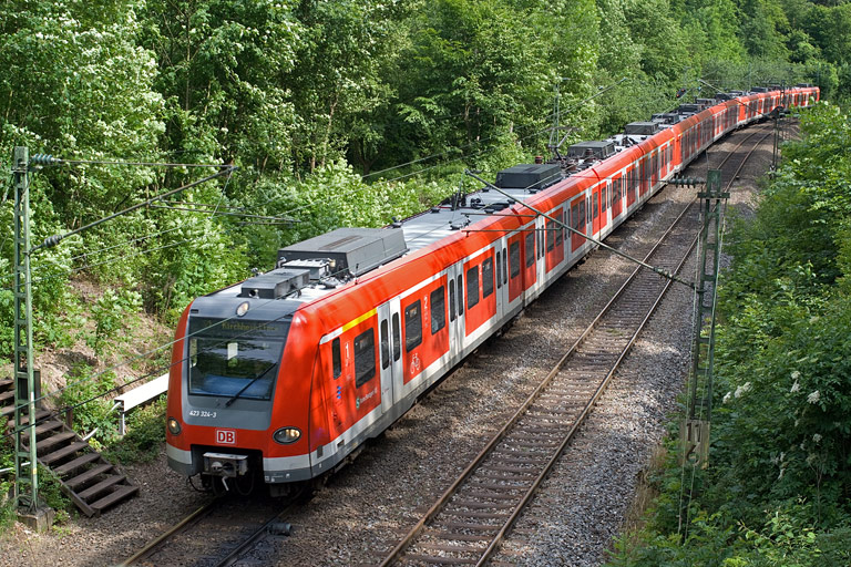 423 324 als S1 bei km 11,6 (Juni 2010)