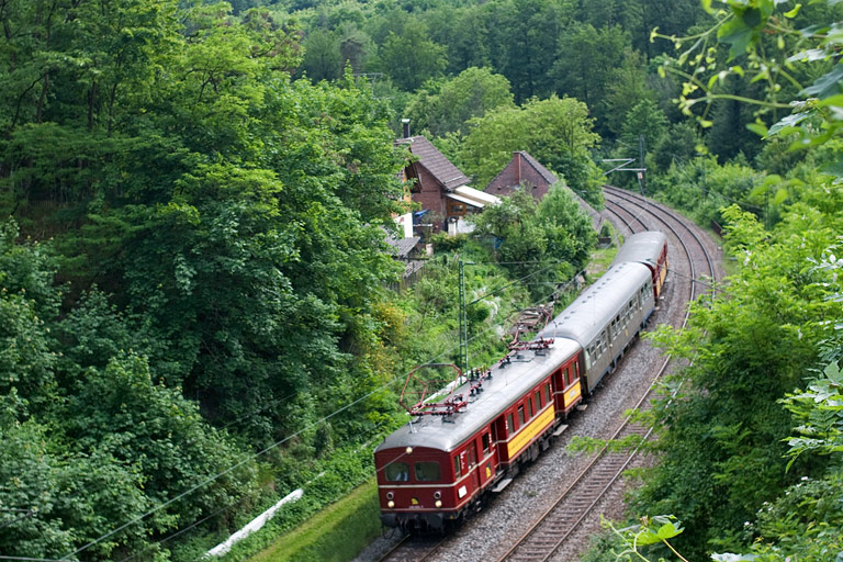 465 005/865 611 als RE 19017 bei km 11,0 (Juni 2010)