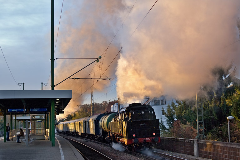 64 419 mit DLr 92091 in Stuttgart-Rohr (Oktober 2010)