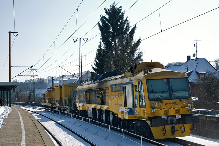 EBW Cargo V 130.13 mit DBV 92490 bei km 16,8 (M&auml;rz 2010)