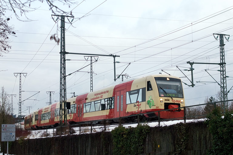 HzL Regioshuttles VT 241, VT 233 und VT 238 bei km 16,4 (Januar 2010)