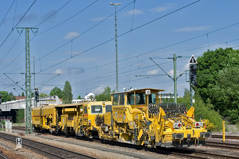 08-475 Unimat 4S bei km 15,6 (Mai 2010)