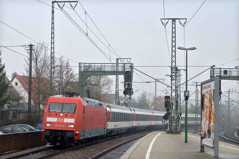 101 001 mit IC 183 bei km 16,6 (M&auml;rz 2011)
