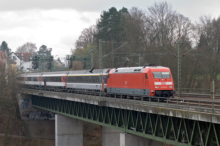 101 001 mit IC 186 bei km 14,6 (M&auml;rz 2011)