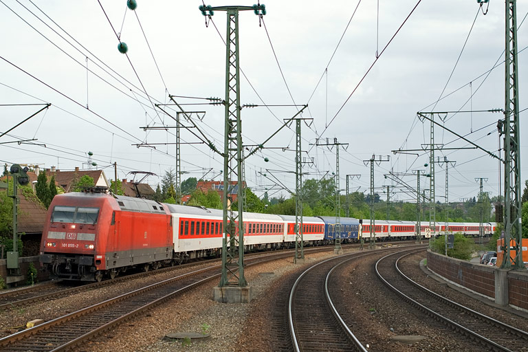 101 010 mit CNL 1258 bei km 16,6 (April 2011)