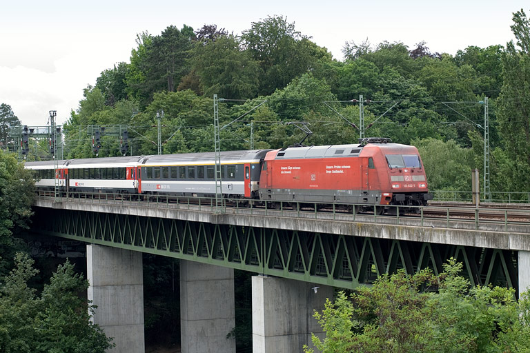 101 032 mit IC 280 bei km 14,6 (Juni 2011)