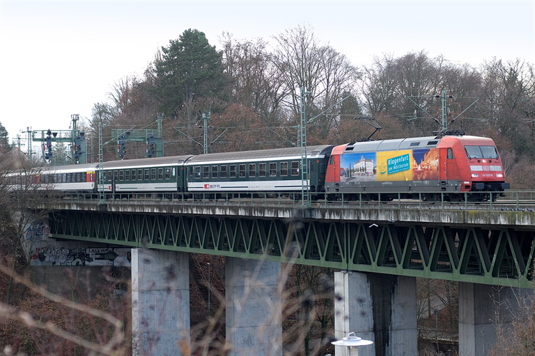 101 037 mit IC 282 bei km 14,6 (Dezember 2011)
