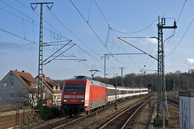 101 046 mit IC 186 bei km 15,8 (Februar 2011)
