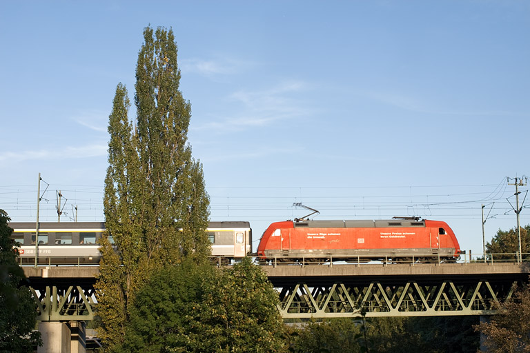 101 059 mit IC 283 bei km 14,6 (September 2011)