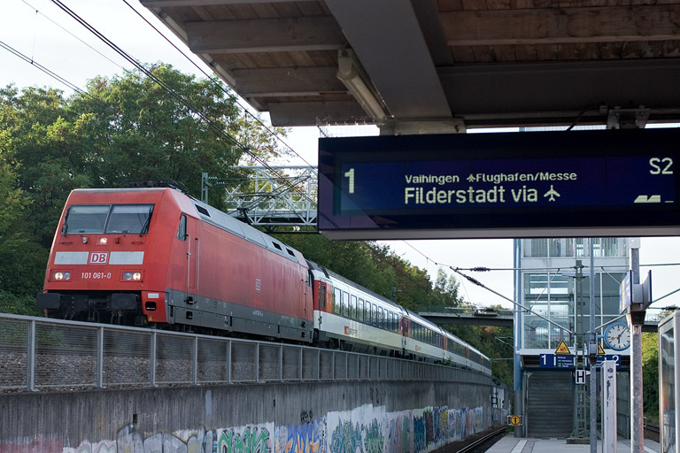 101 061 mit IC 283 bei km 14,0 (September 2011)