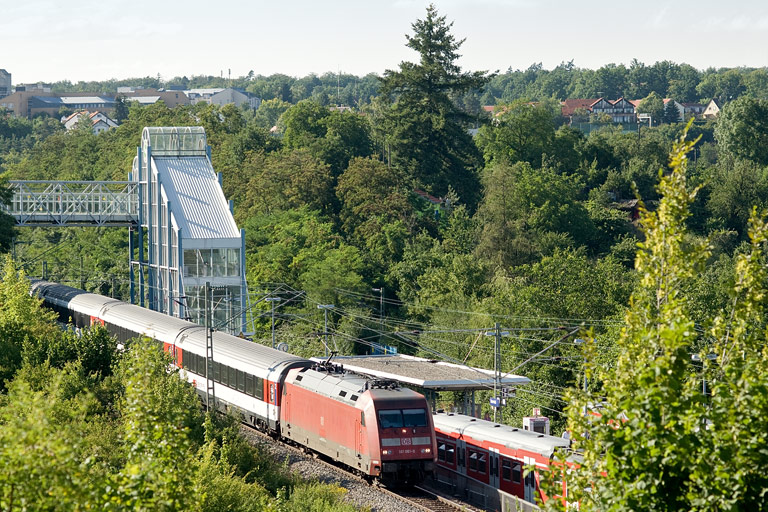 101 061 mit IC 283 bei km 14,2 (Juli 2011)