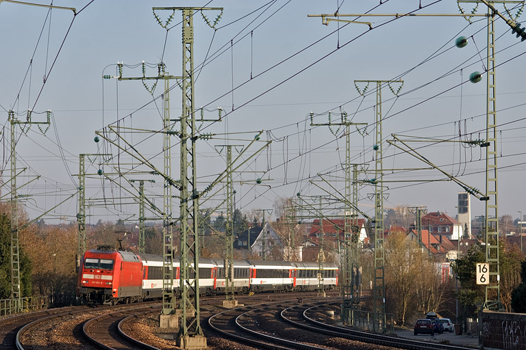 101 062 mit IC 181 bei km 16,6 (M&auml;rz 2011)