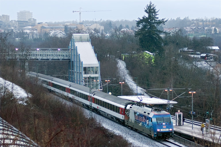 101 070 mit IC 181 bei km 14,2 (Januar 2011)