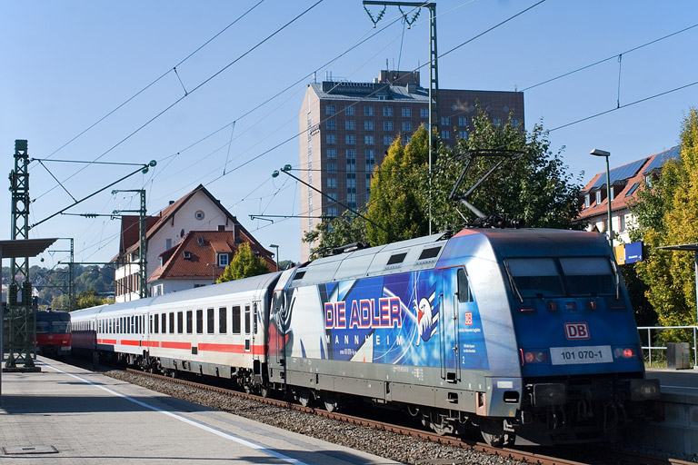 101 070 mit IC 185 bei km 15,6 (Oktober 2011)