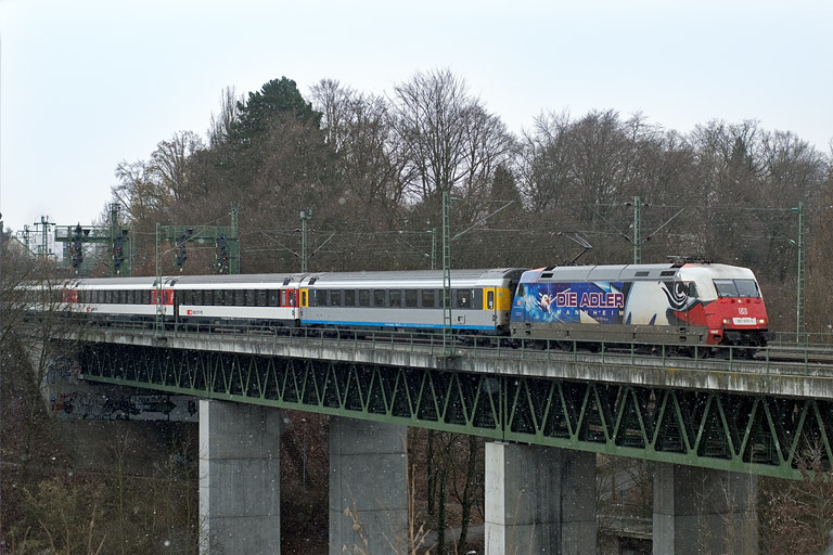 101 070 mit IC 280 bei km 14,6 (Januar 2011)